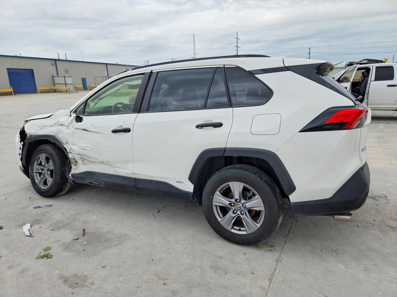 2024 Toyota Rav4 Le - Image 2