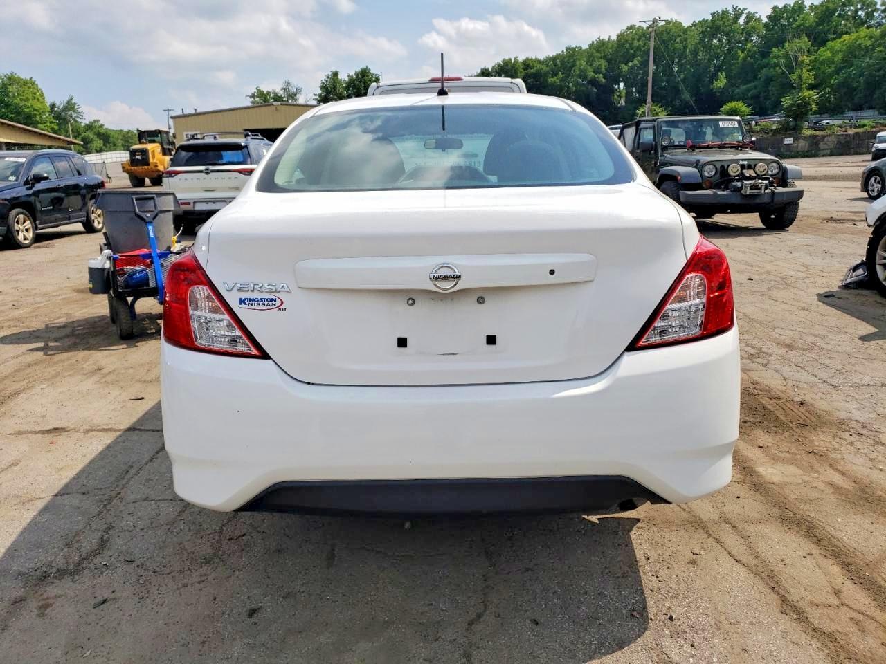 2018 Nissan Versa S - Фото 6
