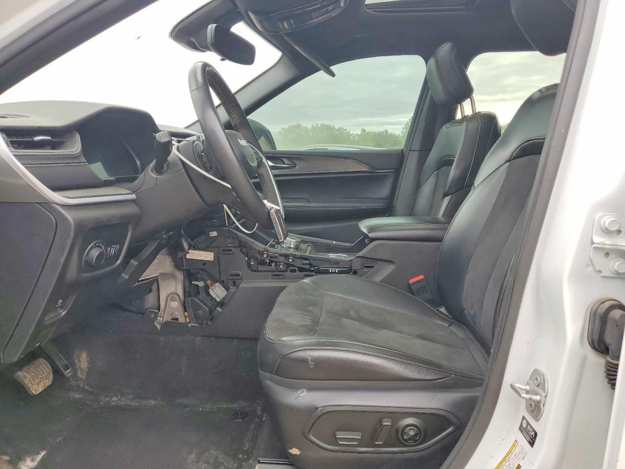 2024 Jeep Grand Cherokee L Laredo - Image 7