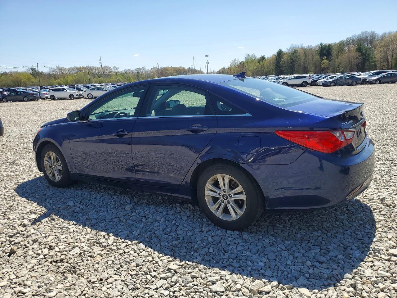 2012 Hyundai Sonata Gls - Image 2