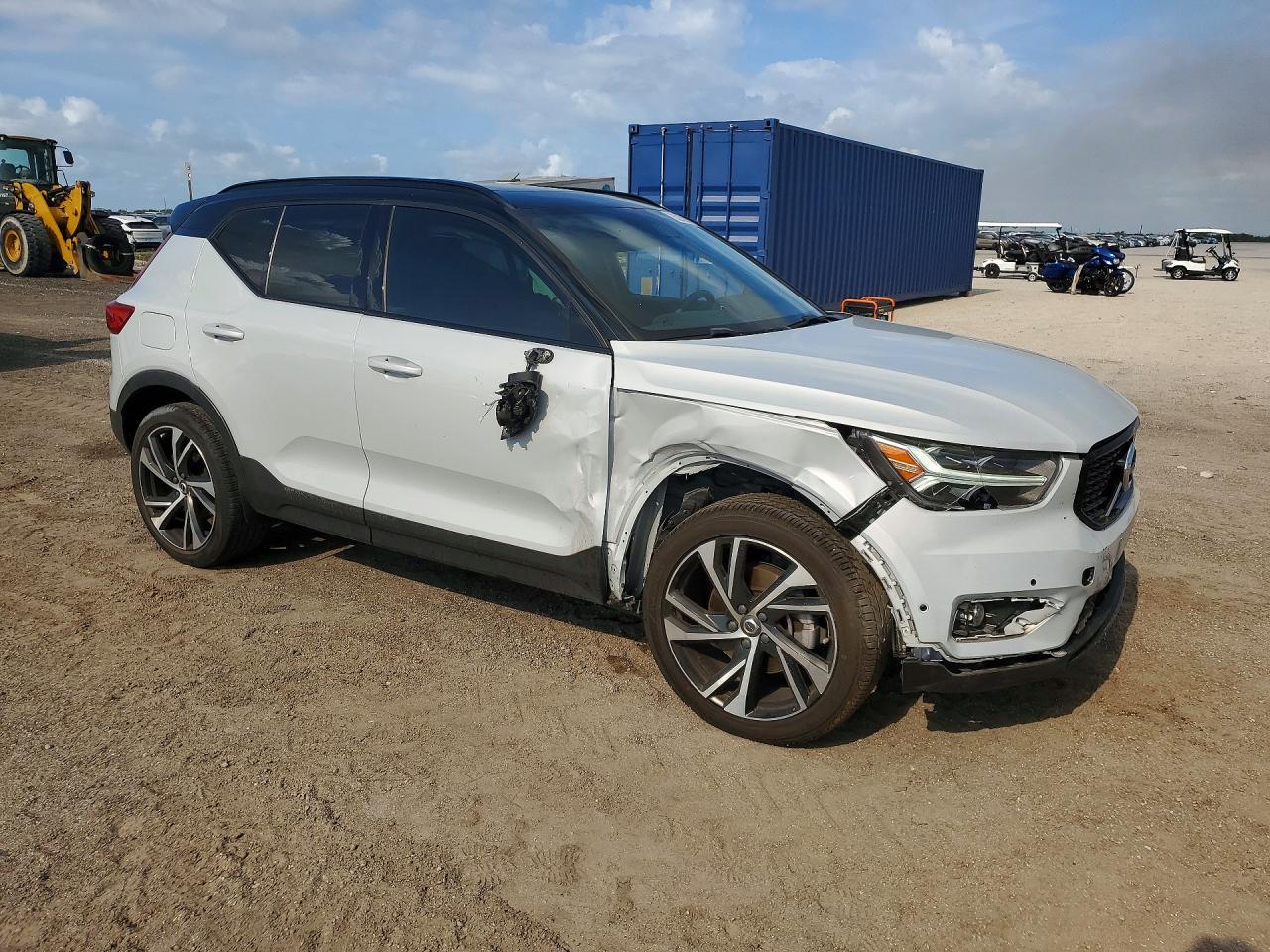 2022 Volvo Xc40 T5 R-Design - Фото 4