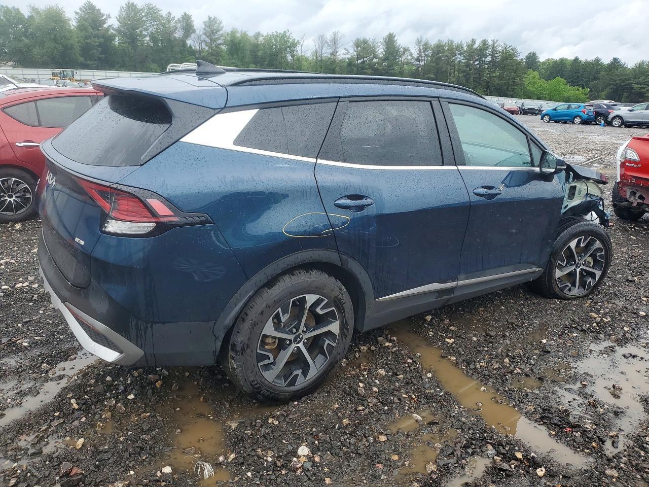 2025 Kia Sportage Ex - Image 3