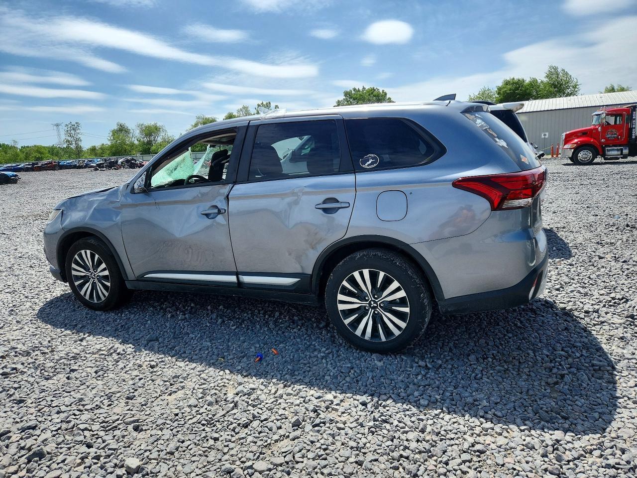 2020 Mitsubishi Outlander Se - Фото 2