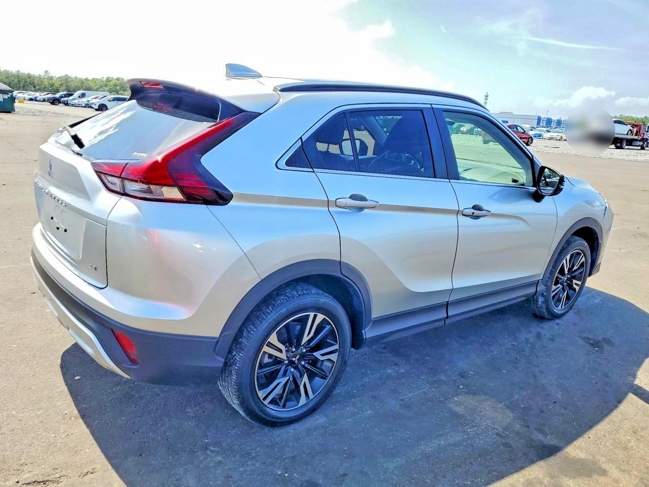 2024 Mitsubishi Eclipse Cross Se - Image 3