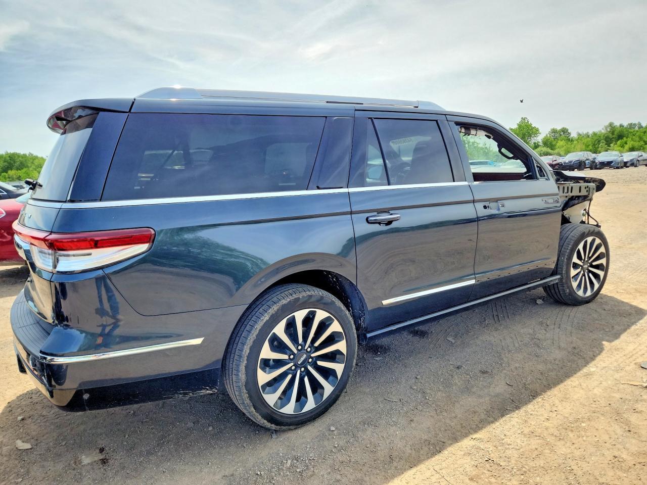 2024 Lincoln Navigator L Reserve - Image 3