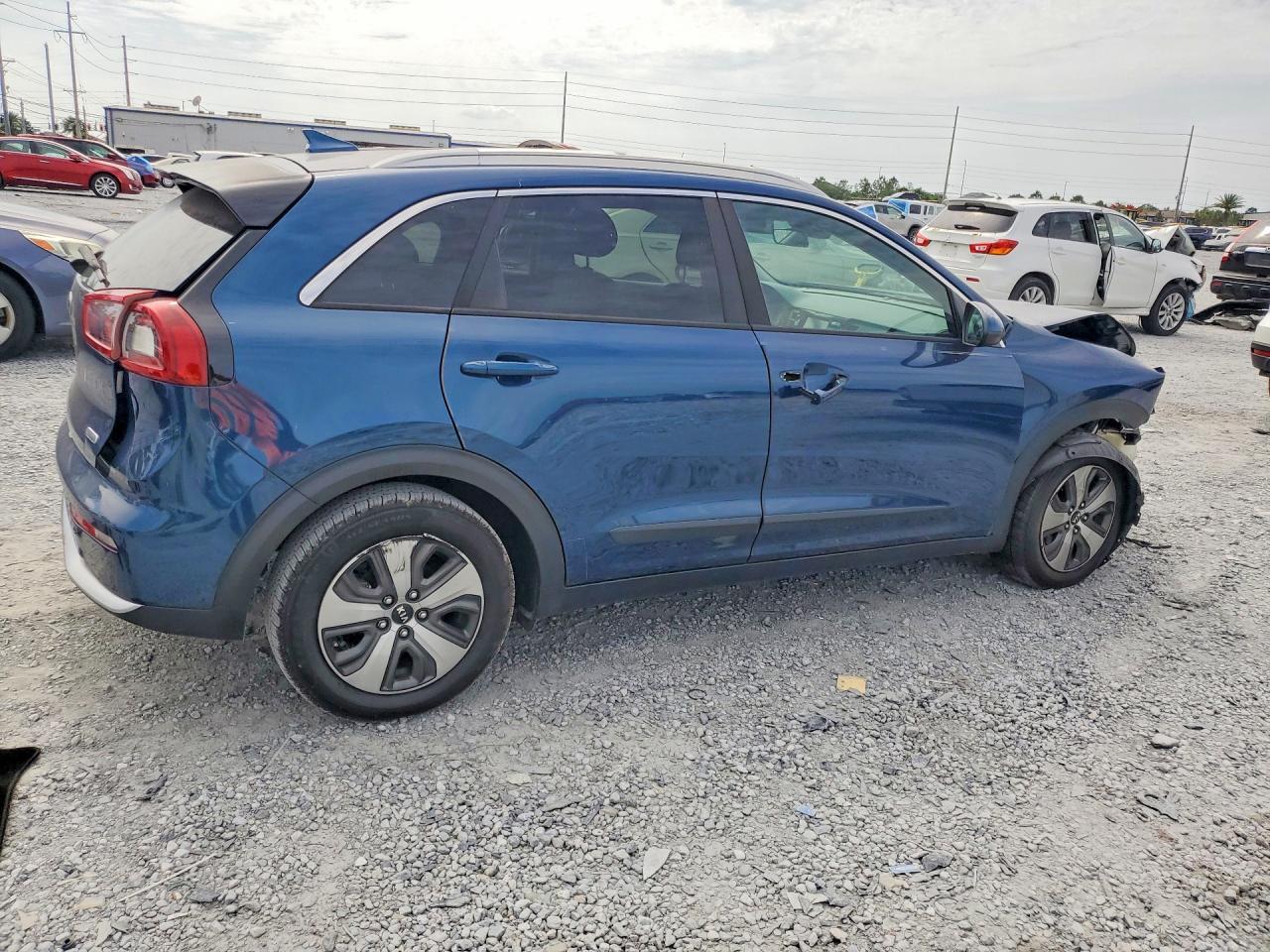2017 Kia Niro Lx - Фото 3