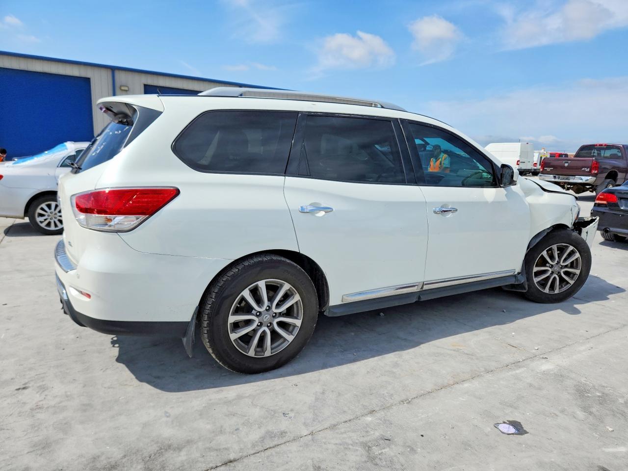 2015 Nissan Pathfinder Sl - Image 3
