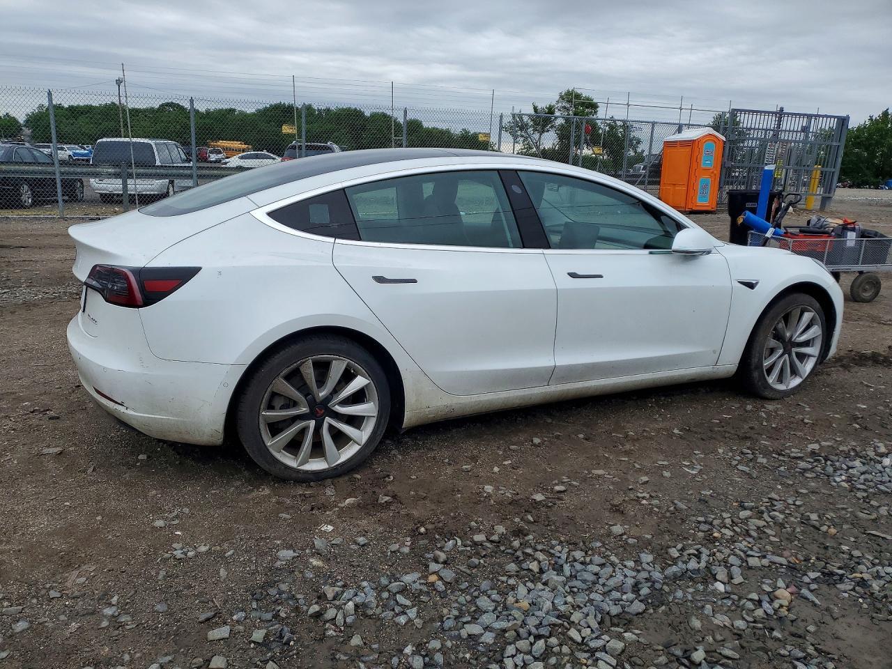 2020 Tesla Model 3 - Фото 3