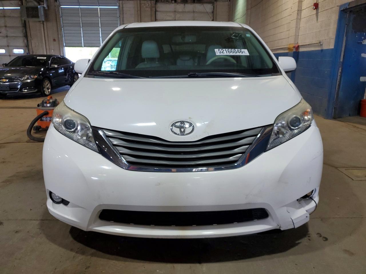 2014 Toyota Sienna Xle 8-Passenger - Фото 5