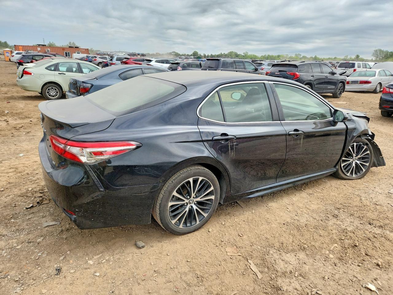 2018 Toyota Camry Se - Фото 3