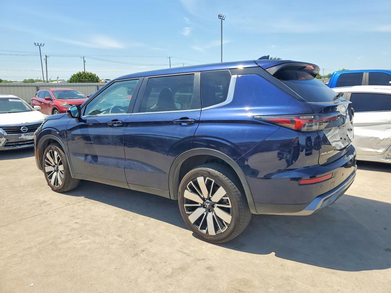 2025 Mitsubishi Outlander Se - Фото 2