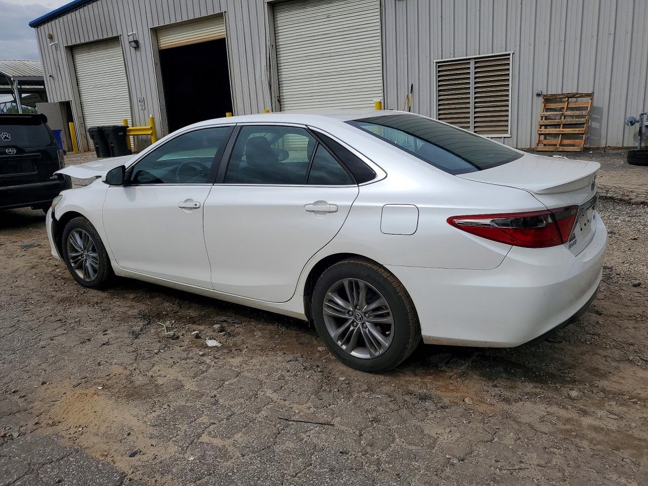 2015 Toyota Camry Se - Image 2