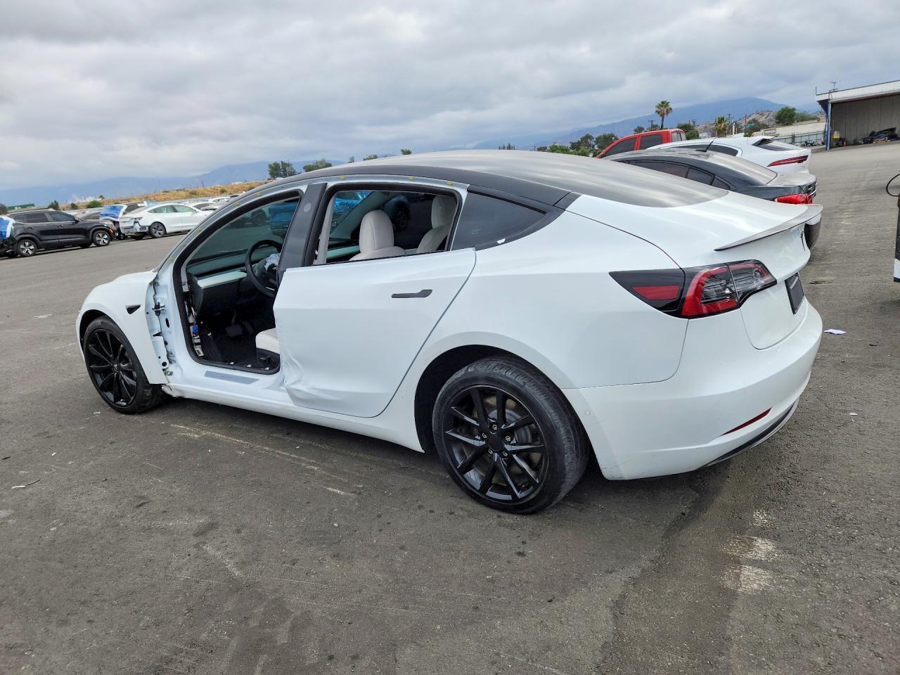 2019 Tesla Model 3 - Фото 2