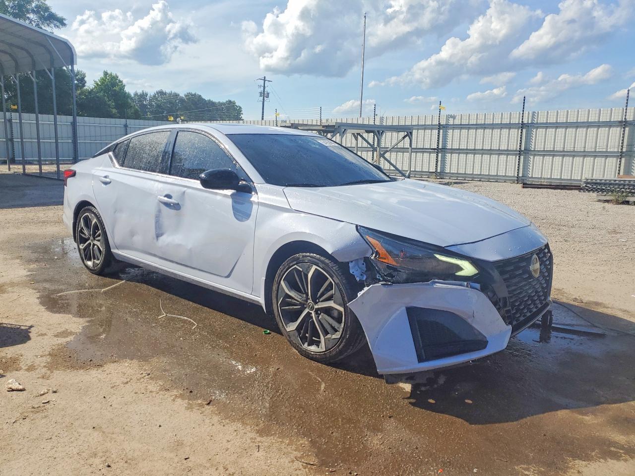 2023 Nissan Altima Sr - Image 4
