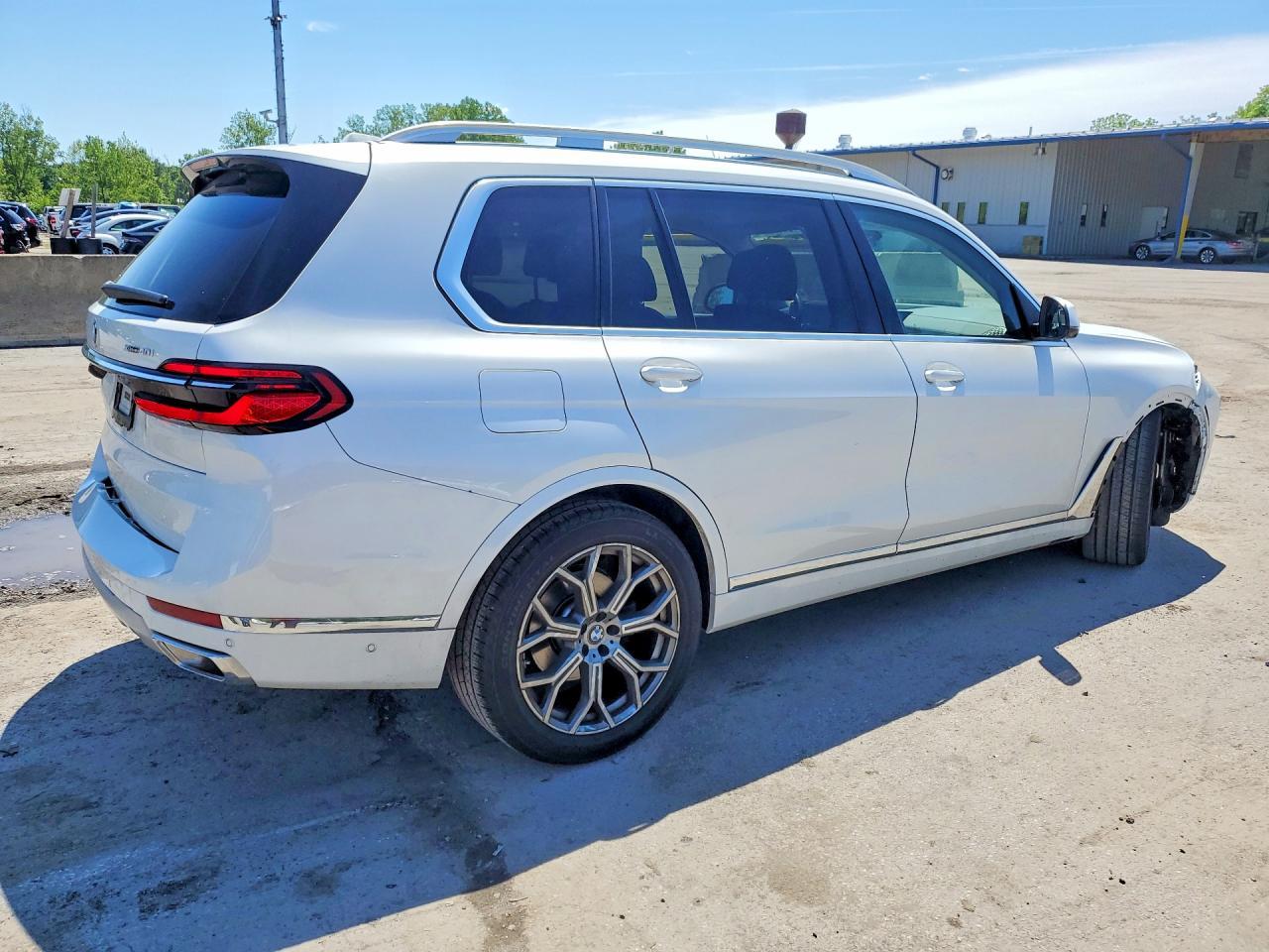 2025 BMW X7 xDrive40I - Фото 3