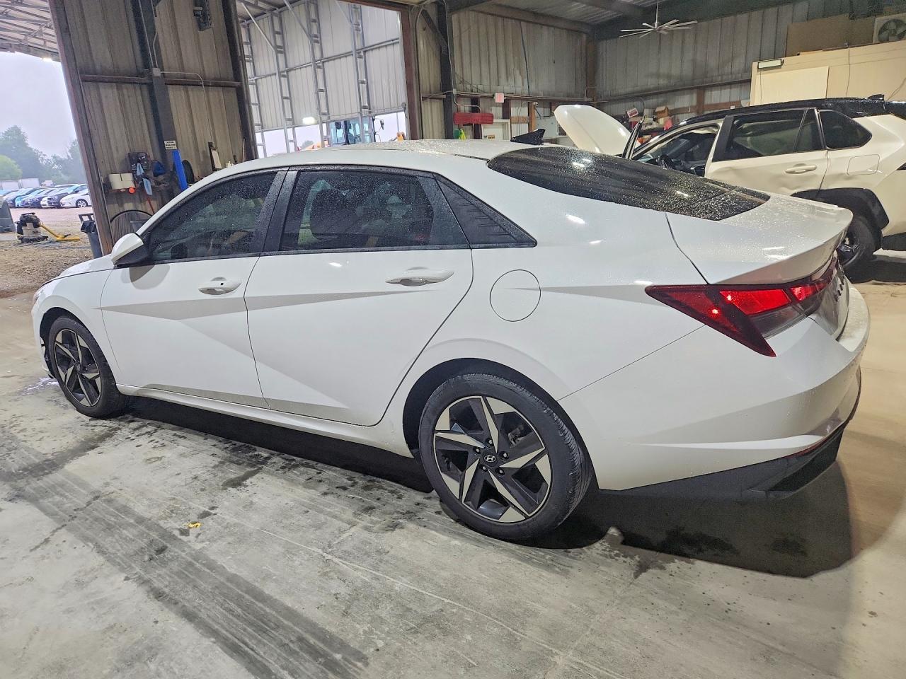 2023 Hyundai Elantra Sel - Image 2