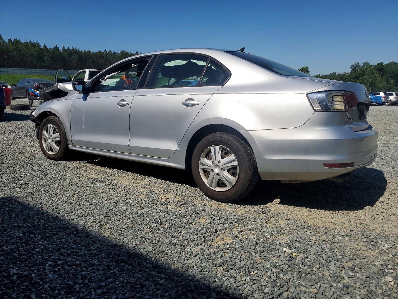 2015 Volkswagen Jetta Base - Image 2