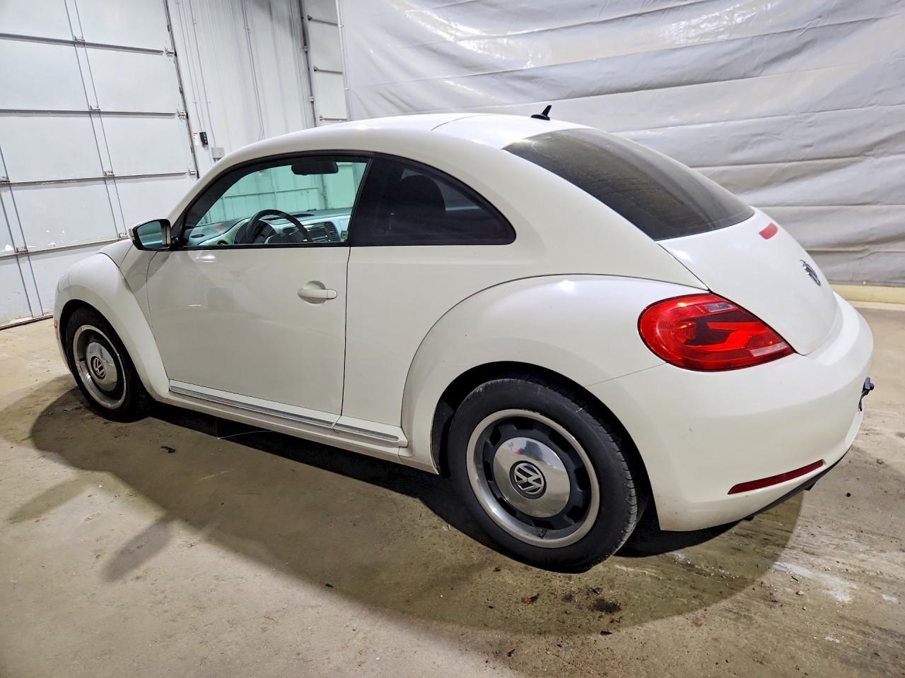 2012 Volkswagen Beetle - Фото 2