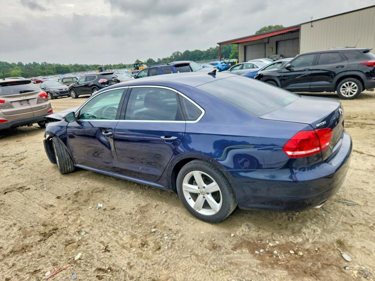 2012 Volkswagen Passat Se - Image 2