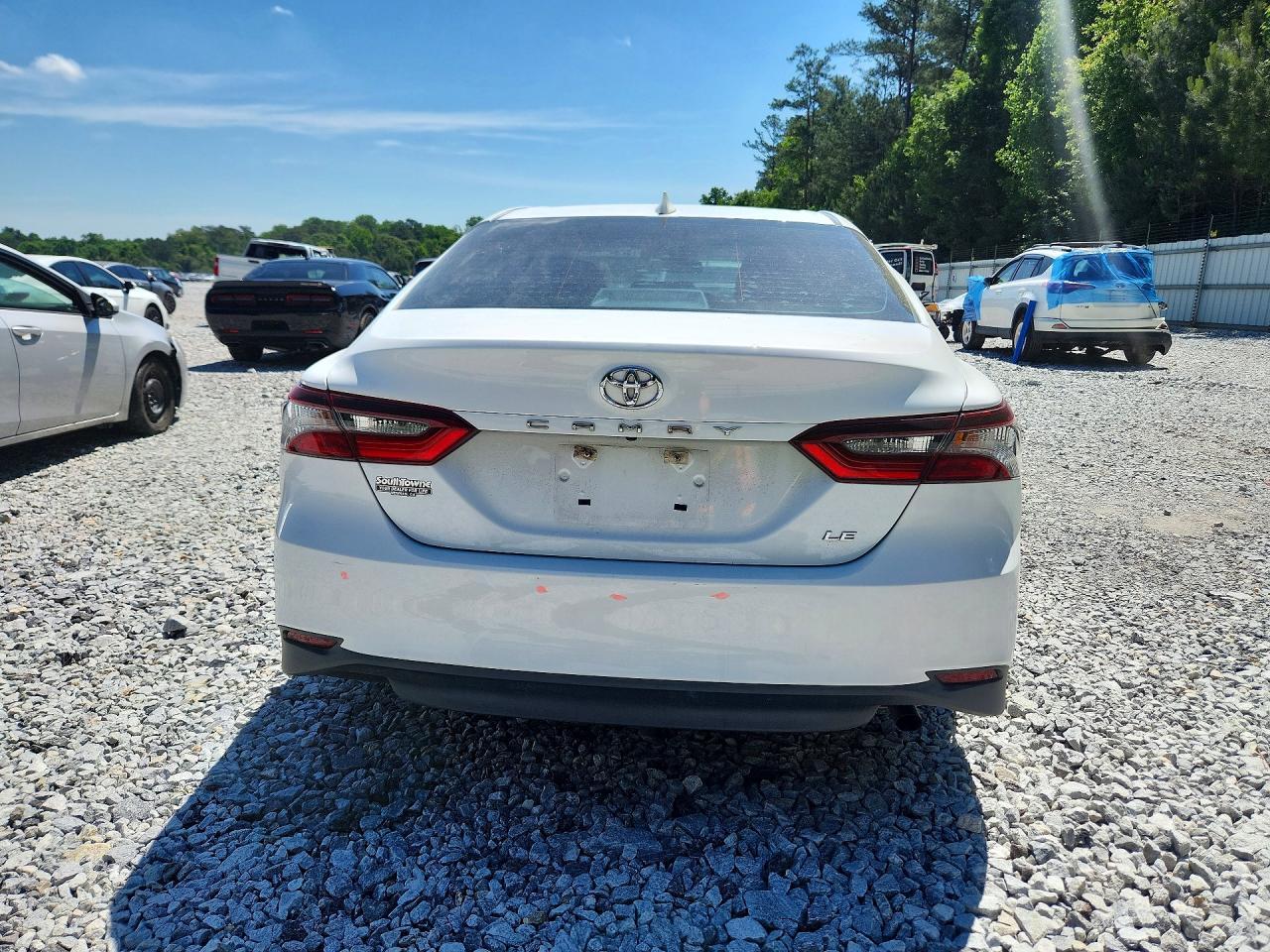 2022 Toyota Camry Le - Фото 6