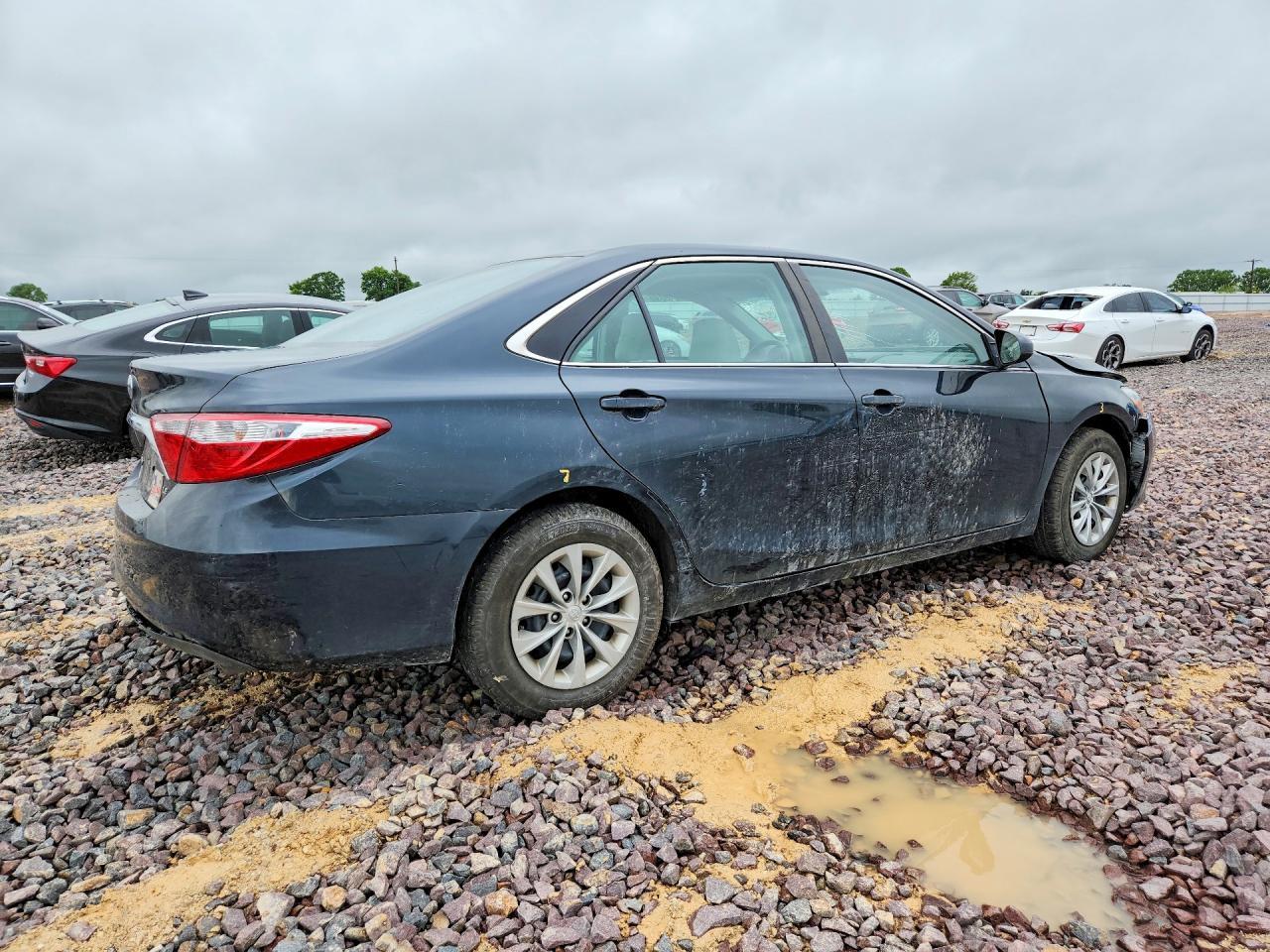 2016 Toyota Camry /Le/ - Image 3