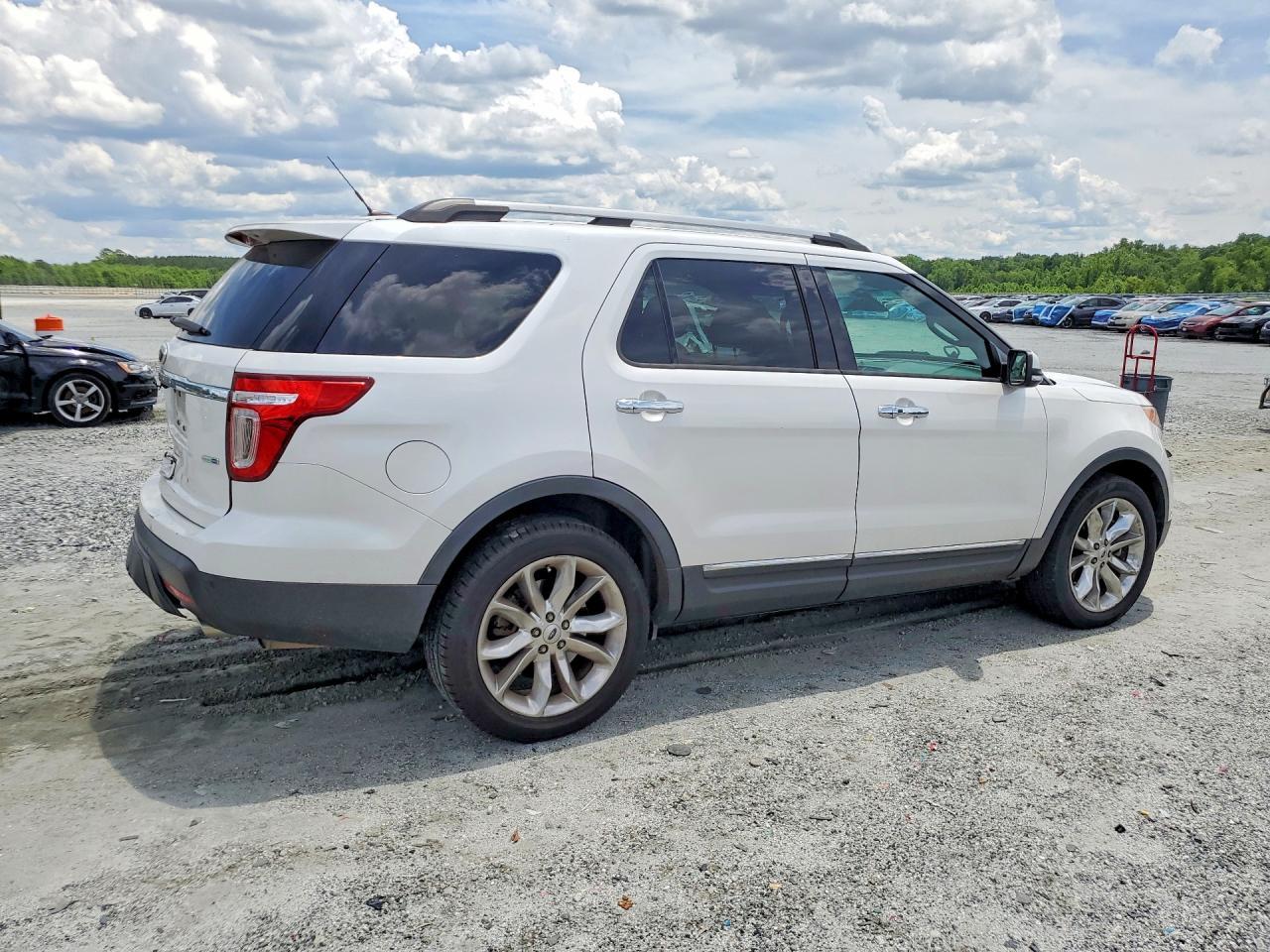 2014 Ford Explorer Limited - Image 3