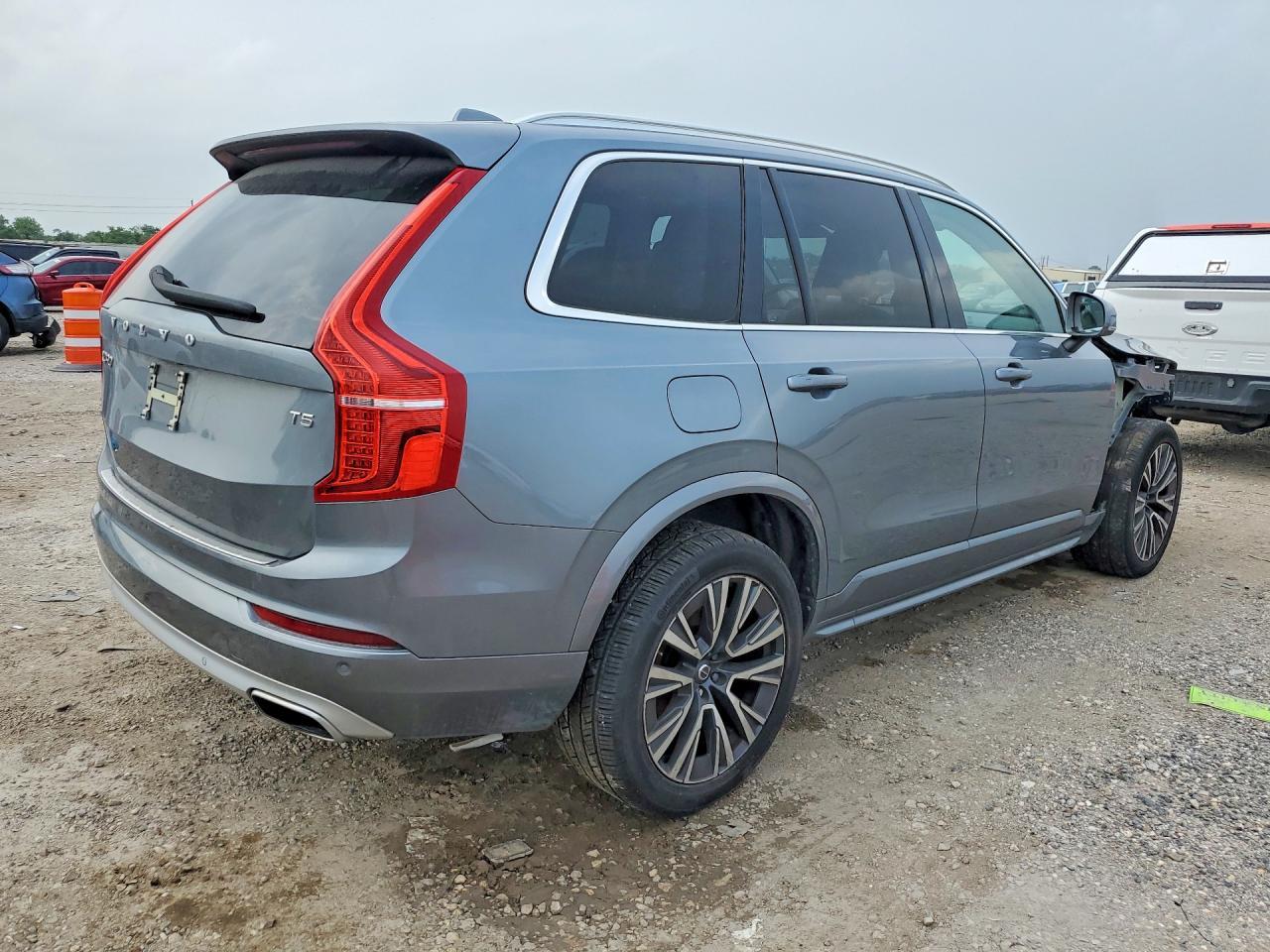 2020 Volvo Xc90 T5 Momentum - Image 3