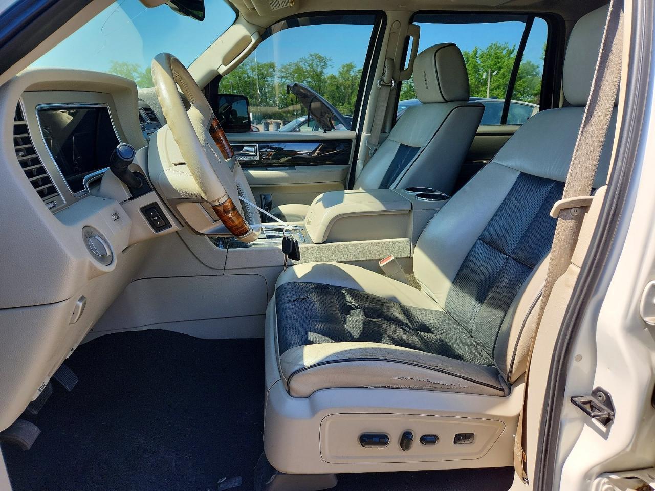 2008 Lincoln Navigator - Image 7