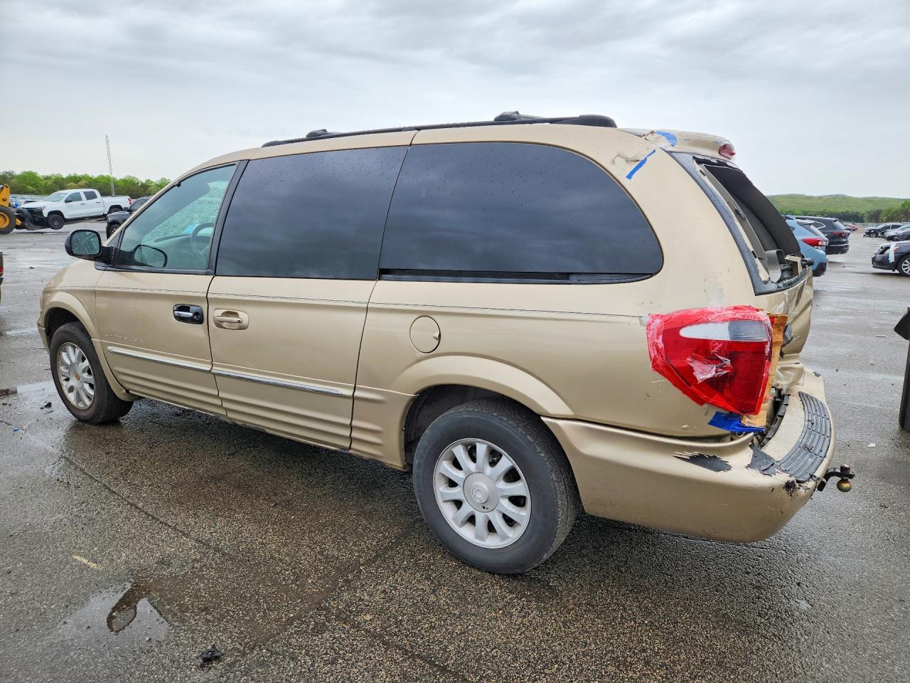 2001 Chrysler Town & Country Lxi - Image 2
