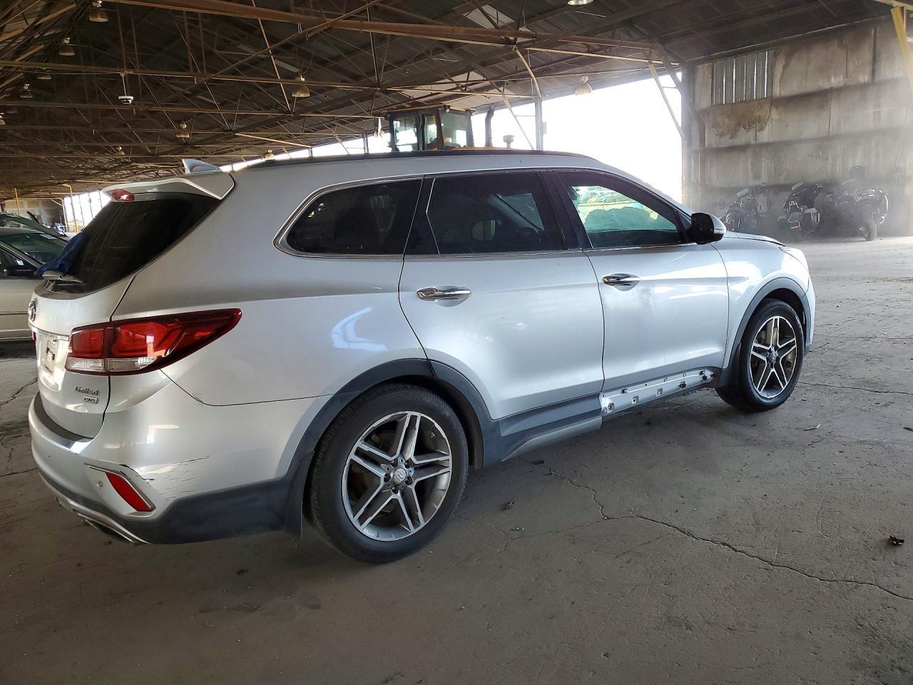 2017 Hyundai Santa Fe Limited Ultimate - Image 3