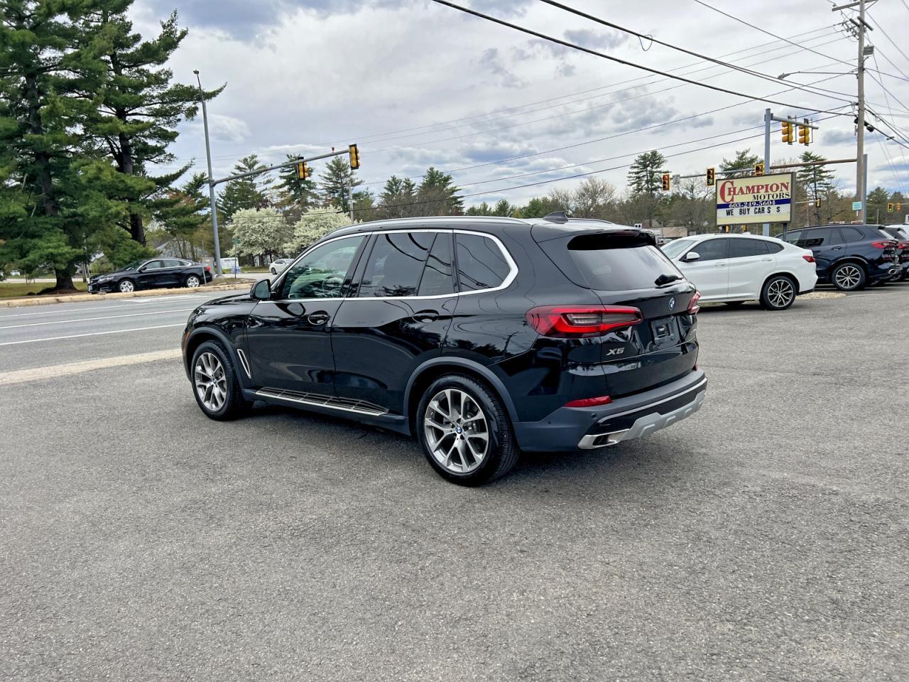 2023 BMW X5 xDrive45E - Image 3