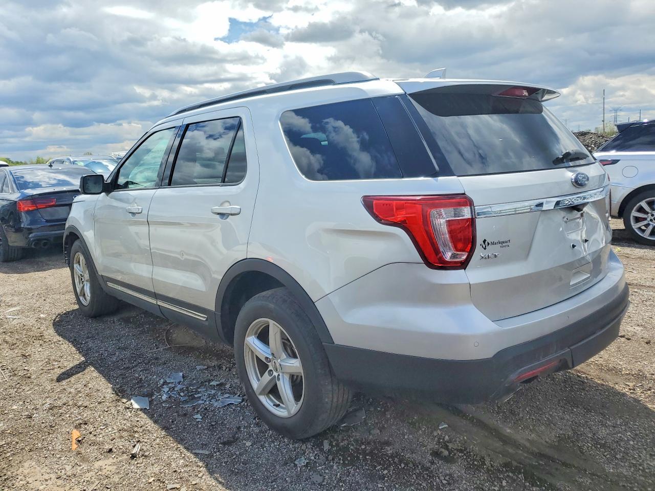 2017 Ford Explorer Xlt - Фото 2