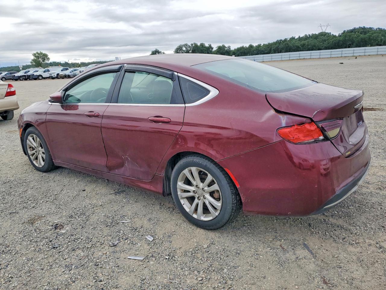 2015 Chrysler 200 Limited - Фото 2