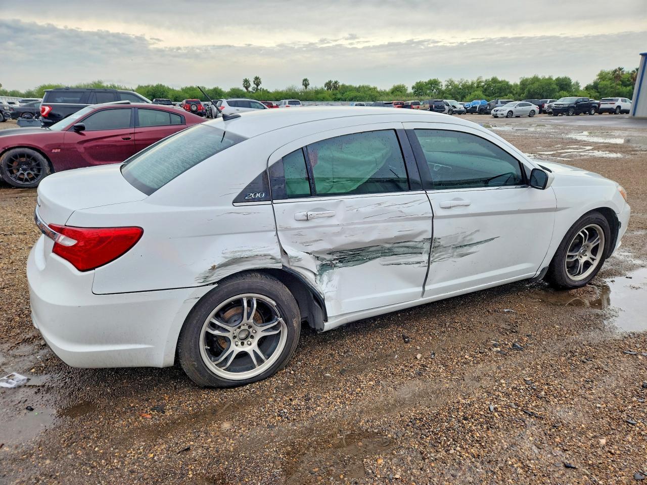 2014 Chrysler 200 Lx - Фото 3