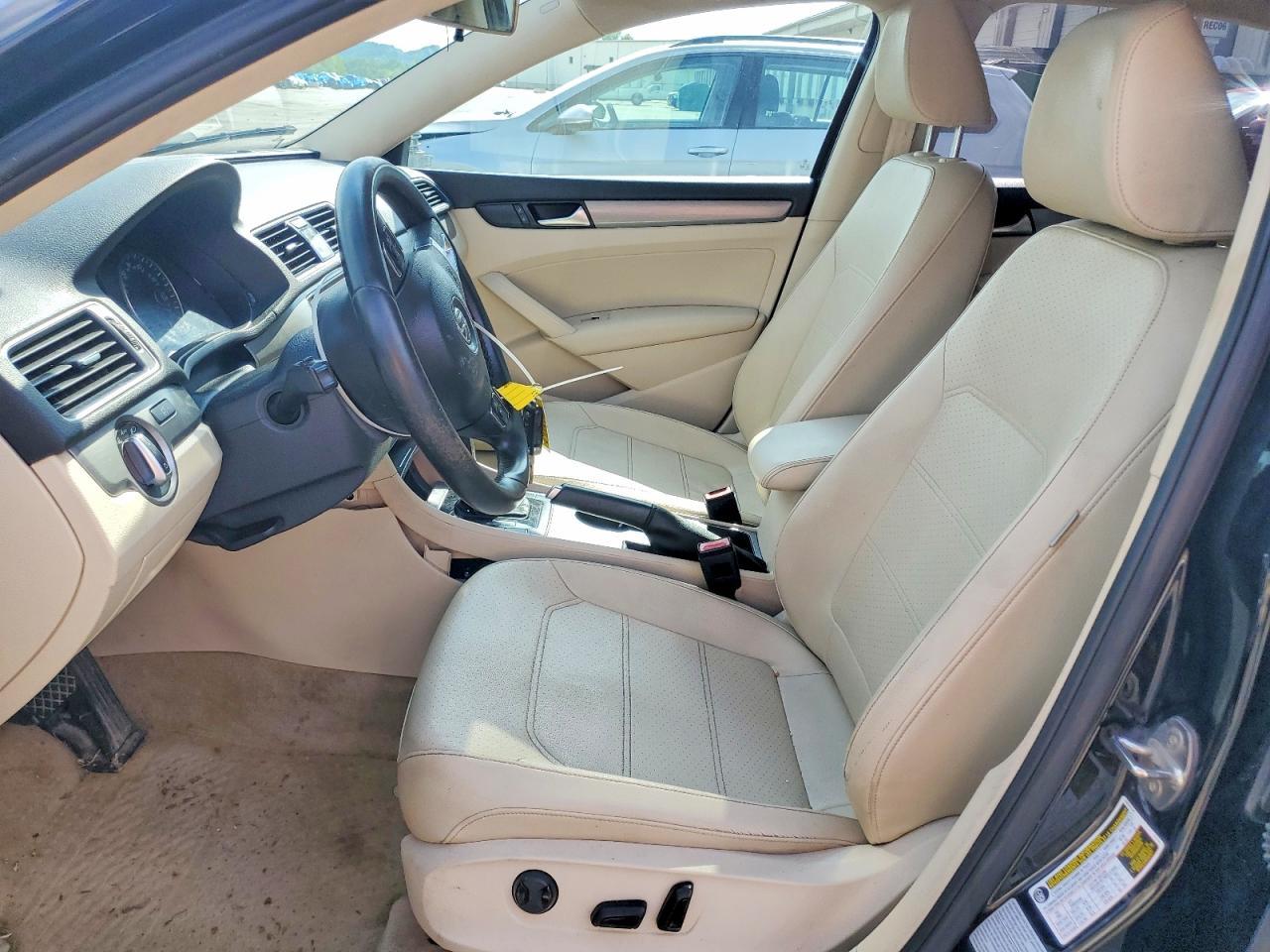 2015 Volkswagen Passat - Image 7