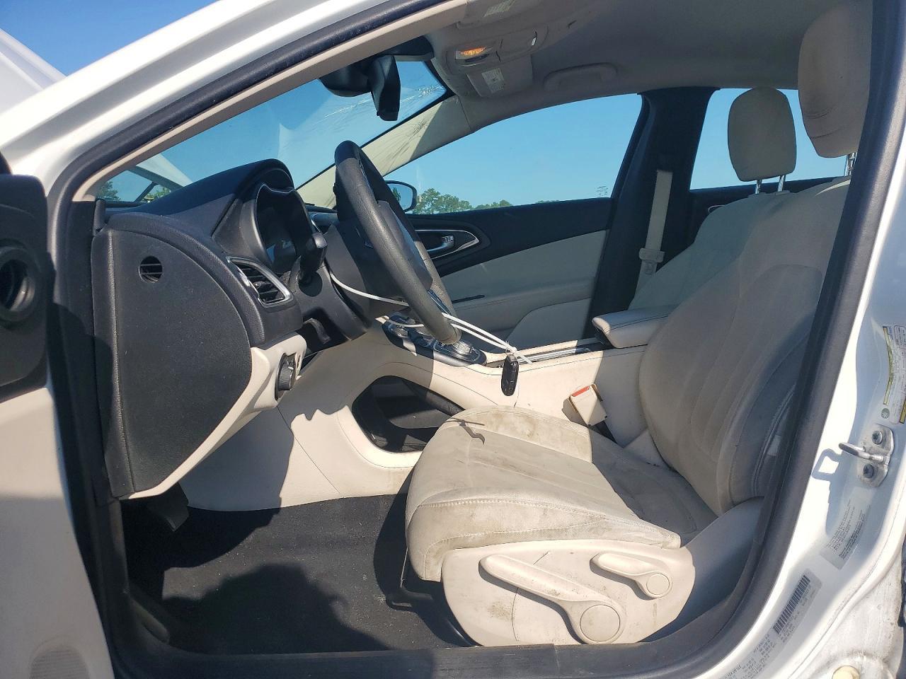 2016 Chrysler 200 Limited - Image 7