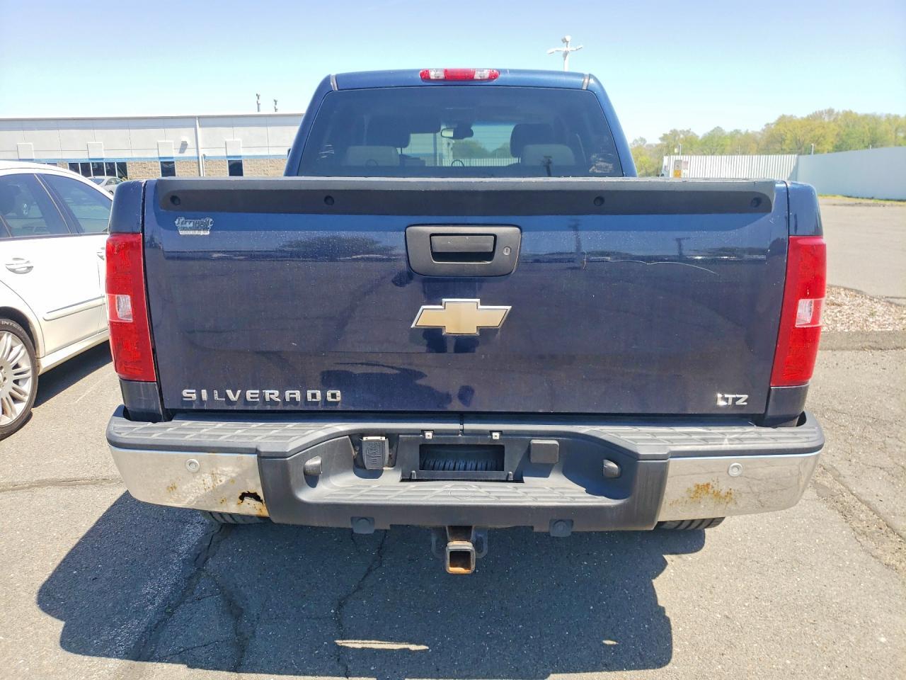 2007 Chevrolet Silverado K1500 Crew Cab - Image 6