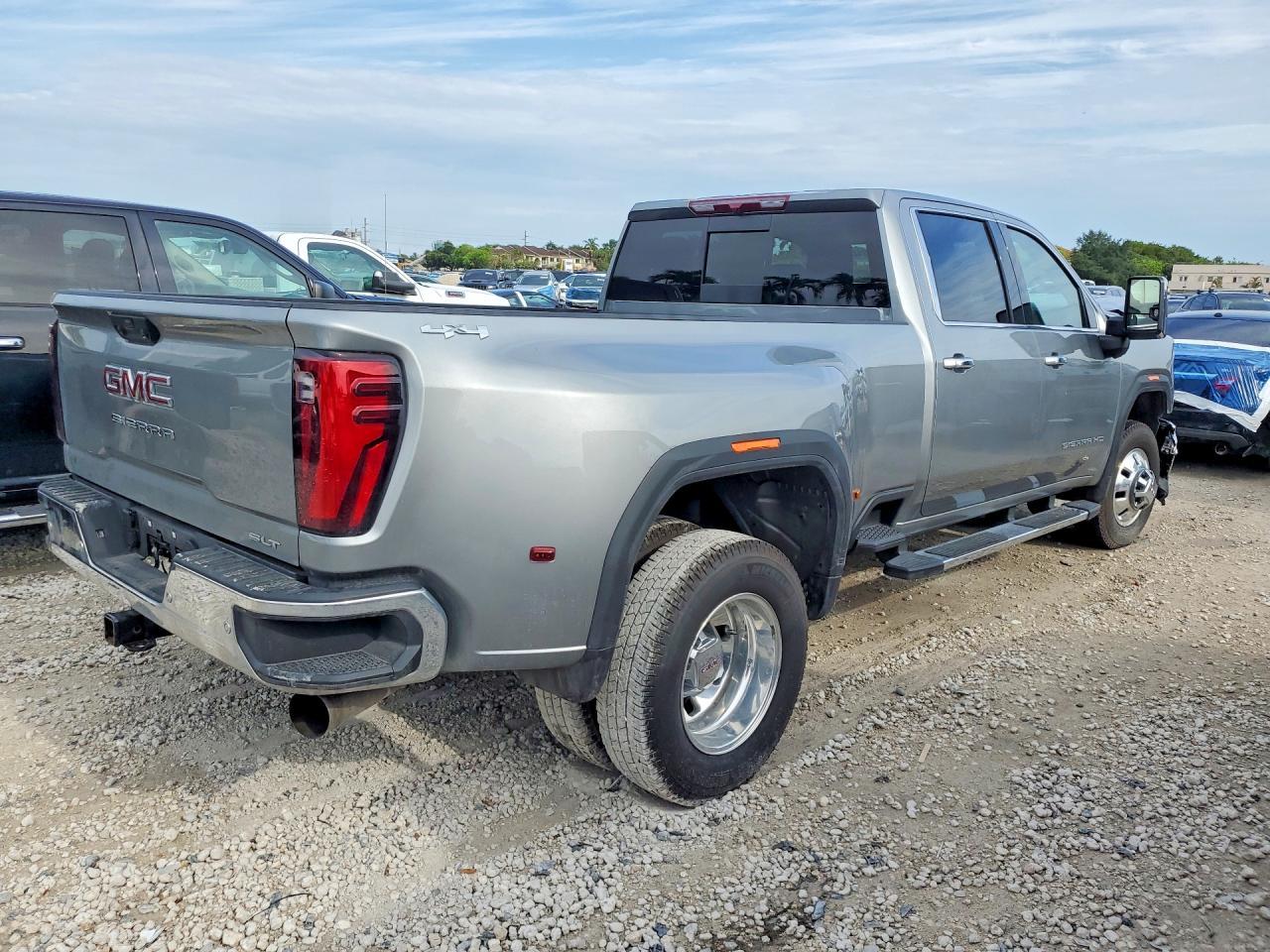 2026 GMC Sierra K3500 Slt - Image 3