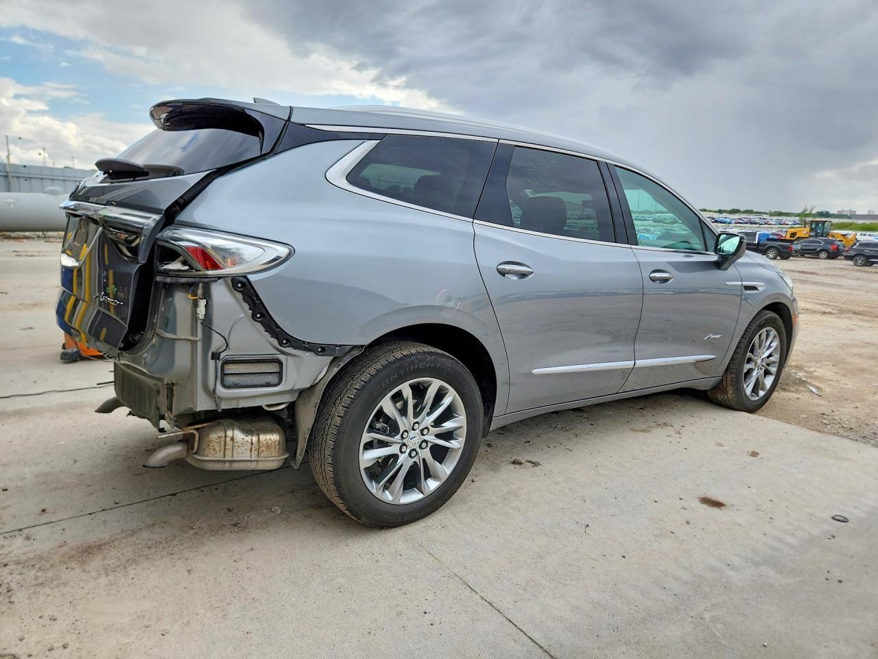 2024 Buick Enclave Avenir - Image 3