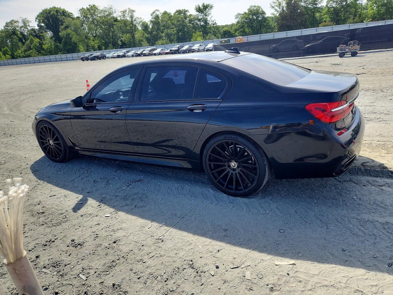 2017 BMW 740 I - Фото 2