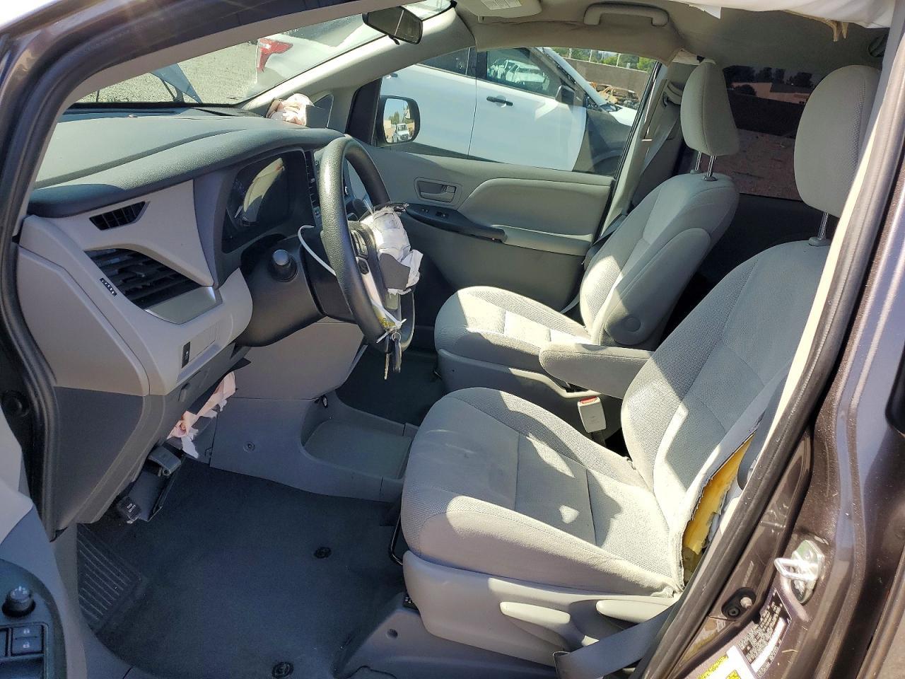 2020 Toyota Sienna L - Фото 7