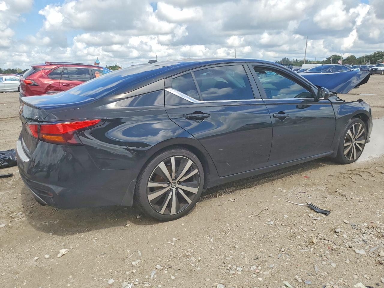 2021 Nissan Altima Sr - Фото 3