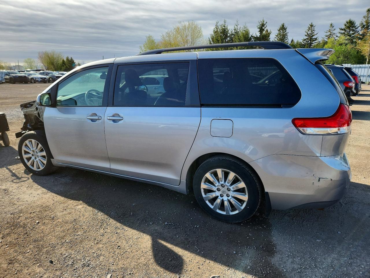 2014 Toyota Sienna Xle 8-Passenger - Фото 2