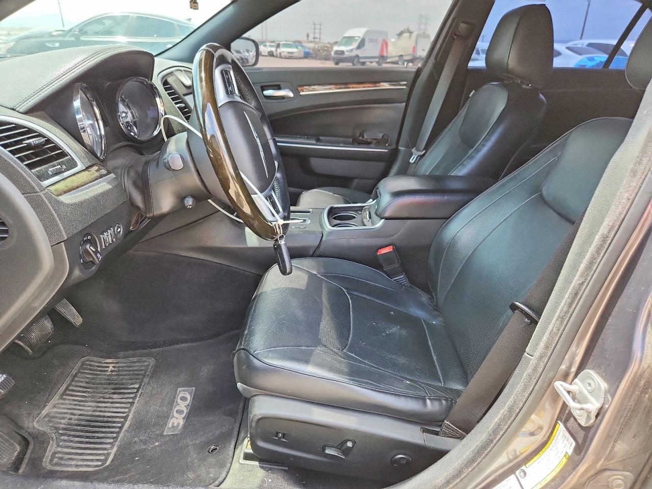 2014 Chrysler 300C - Image 7