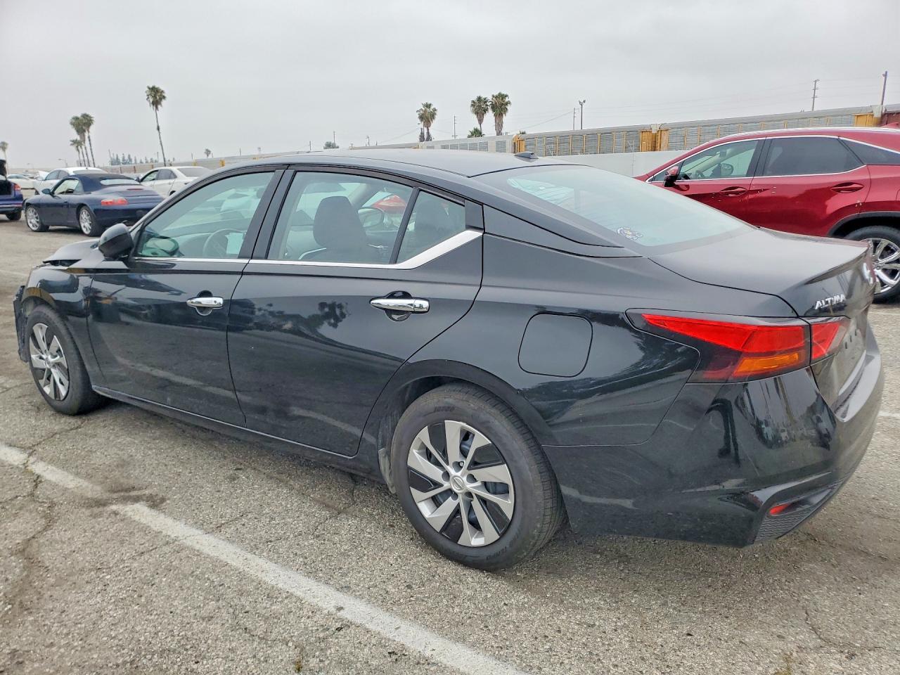 2020 Nissan Altima S - Фото 2