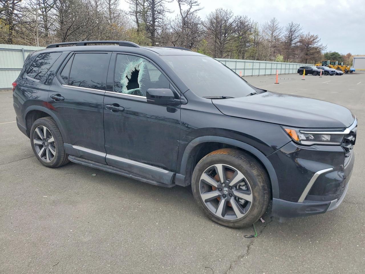 2025 Honda Pilot Touring - Image 4