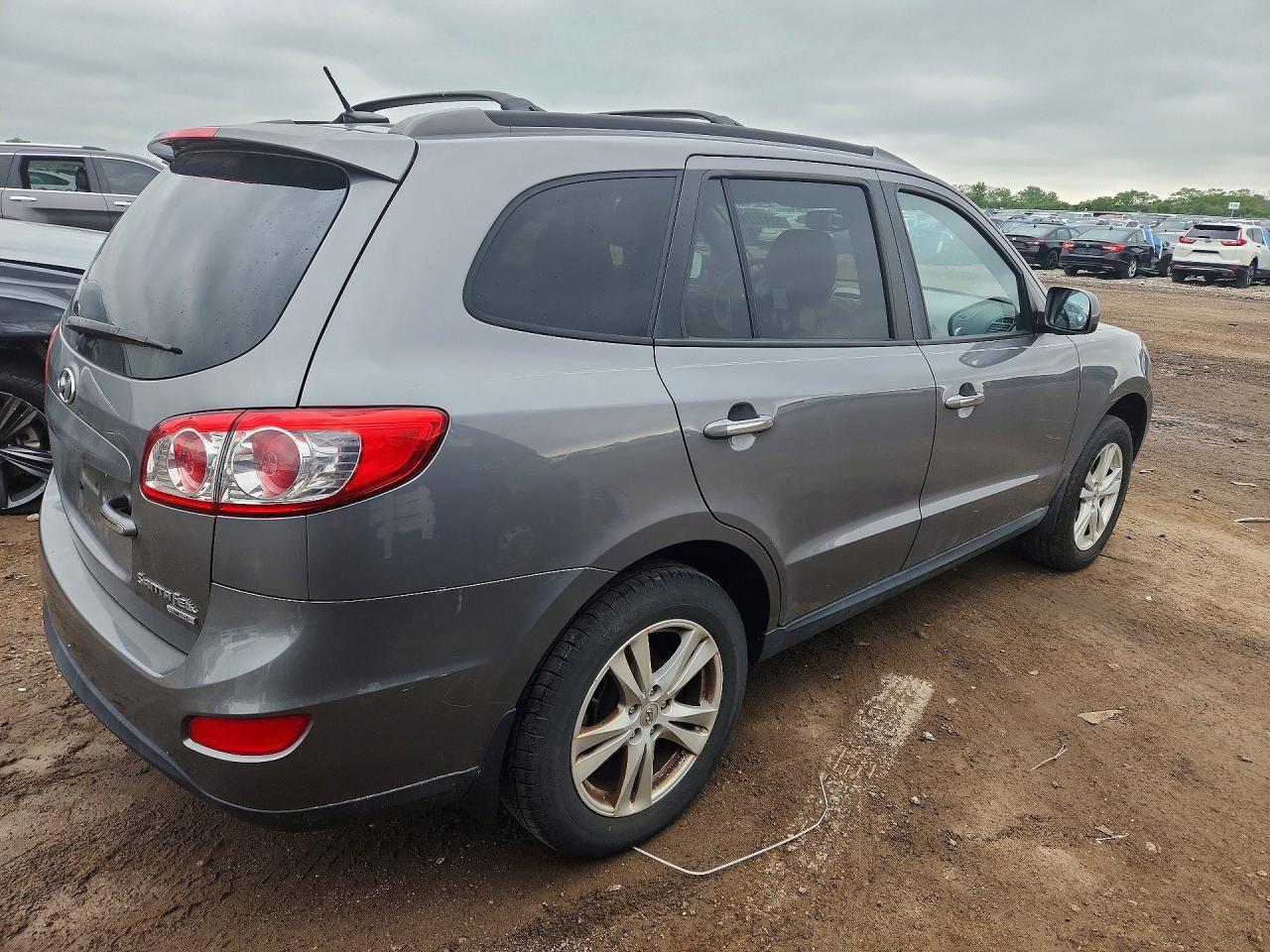 2010 Hyundai Santa Fe - Image 3