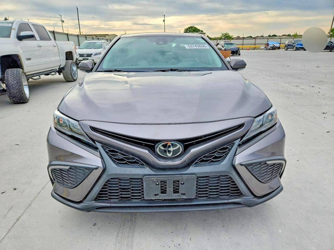 2022 Toyota Camry Se - Фото 5