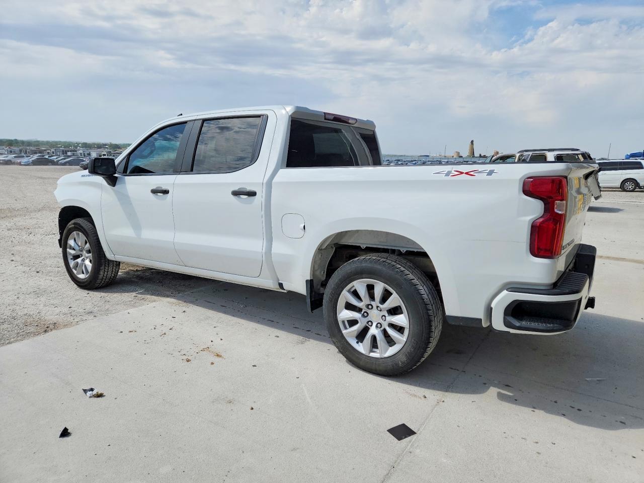 2022 Chevrolet Silverado Ltd K1500 Custom - Фото 2
