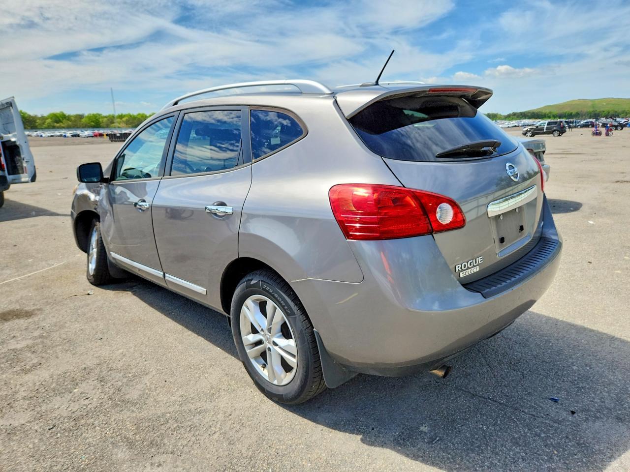 2015 Nissan Rogue Select S - Image 2